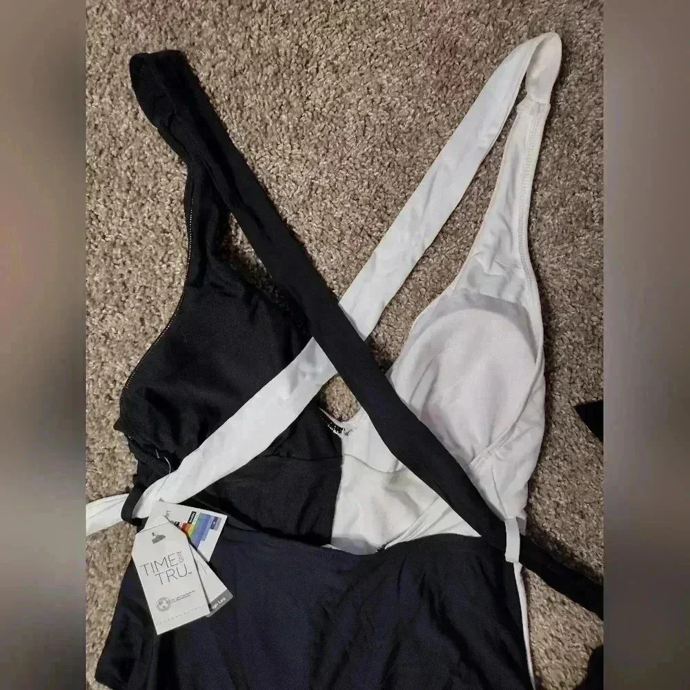 Time and Tru Black and White Colorblock one piece Swimsuit - Picture 9 of 12